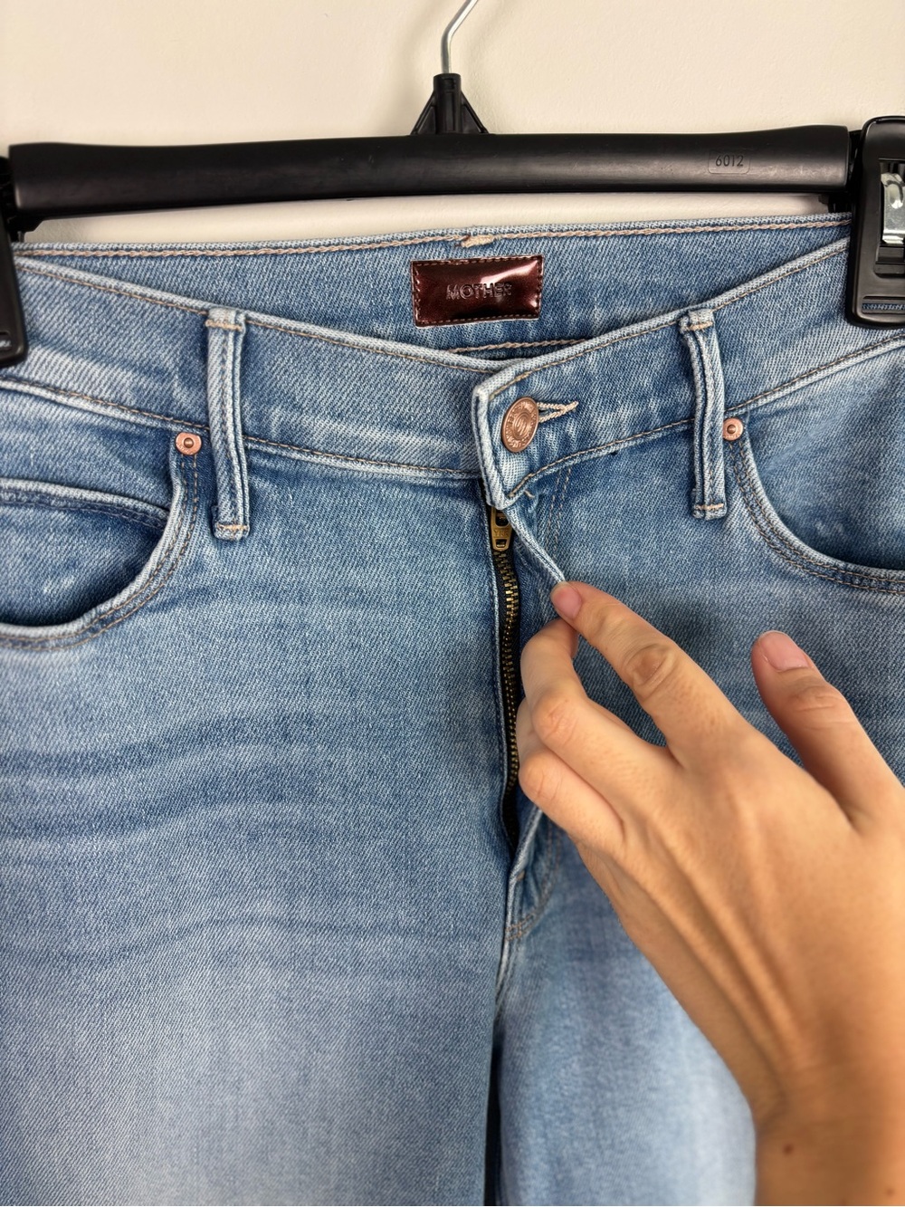 Mother The Doozy Flare Jeans in Room Service Size 28 - Picture 5 of 16